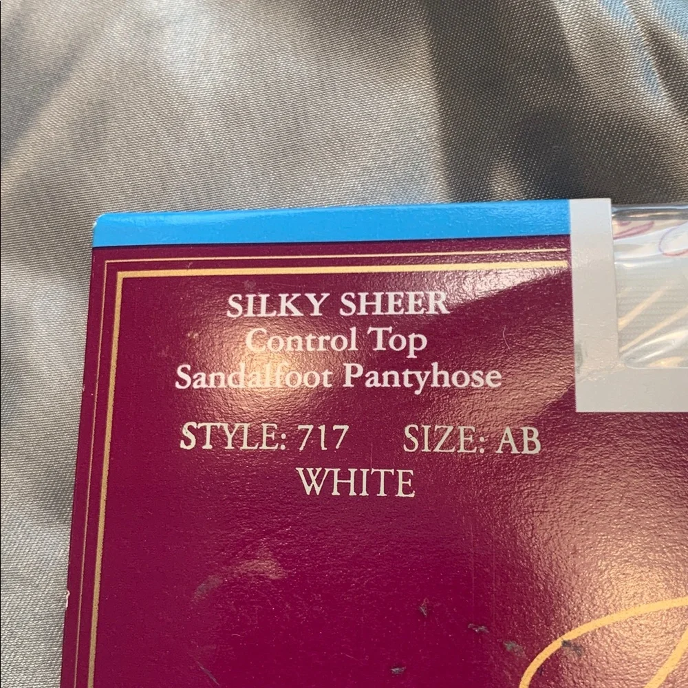 🌹Hanes • NWT Silk Reflections Sheer Hosiery • WHITE & Black • 2 Pair